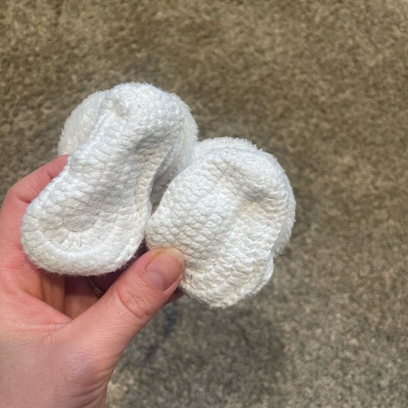 Newborn white bunny knit booties with fur - Picture 3 of 3